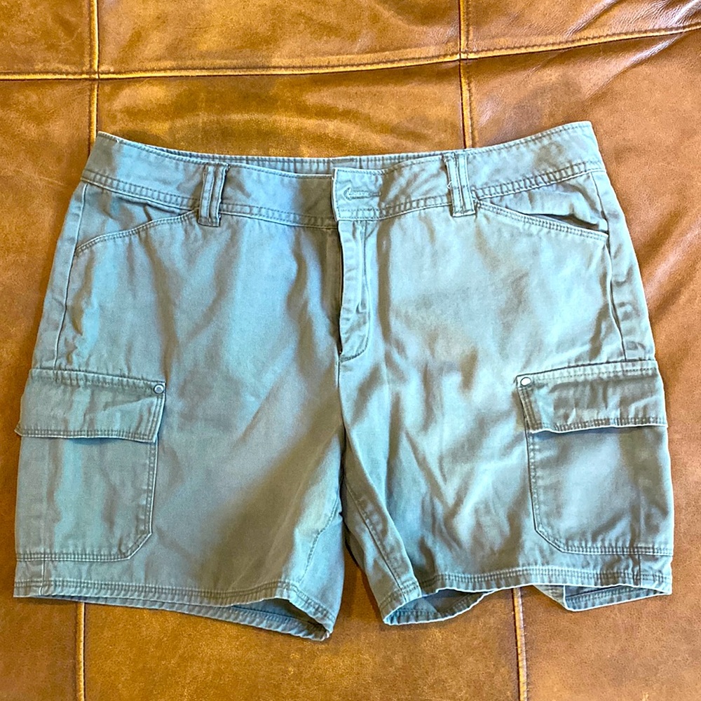 Liz Claiborne cargo shorts NWOT
